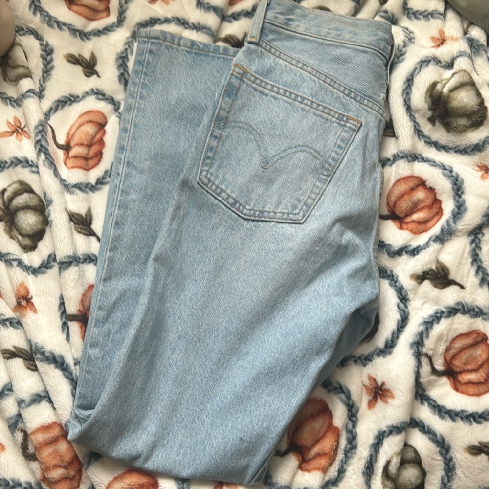 WOMAN''S LEVI JEANS